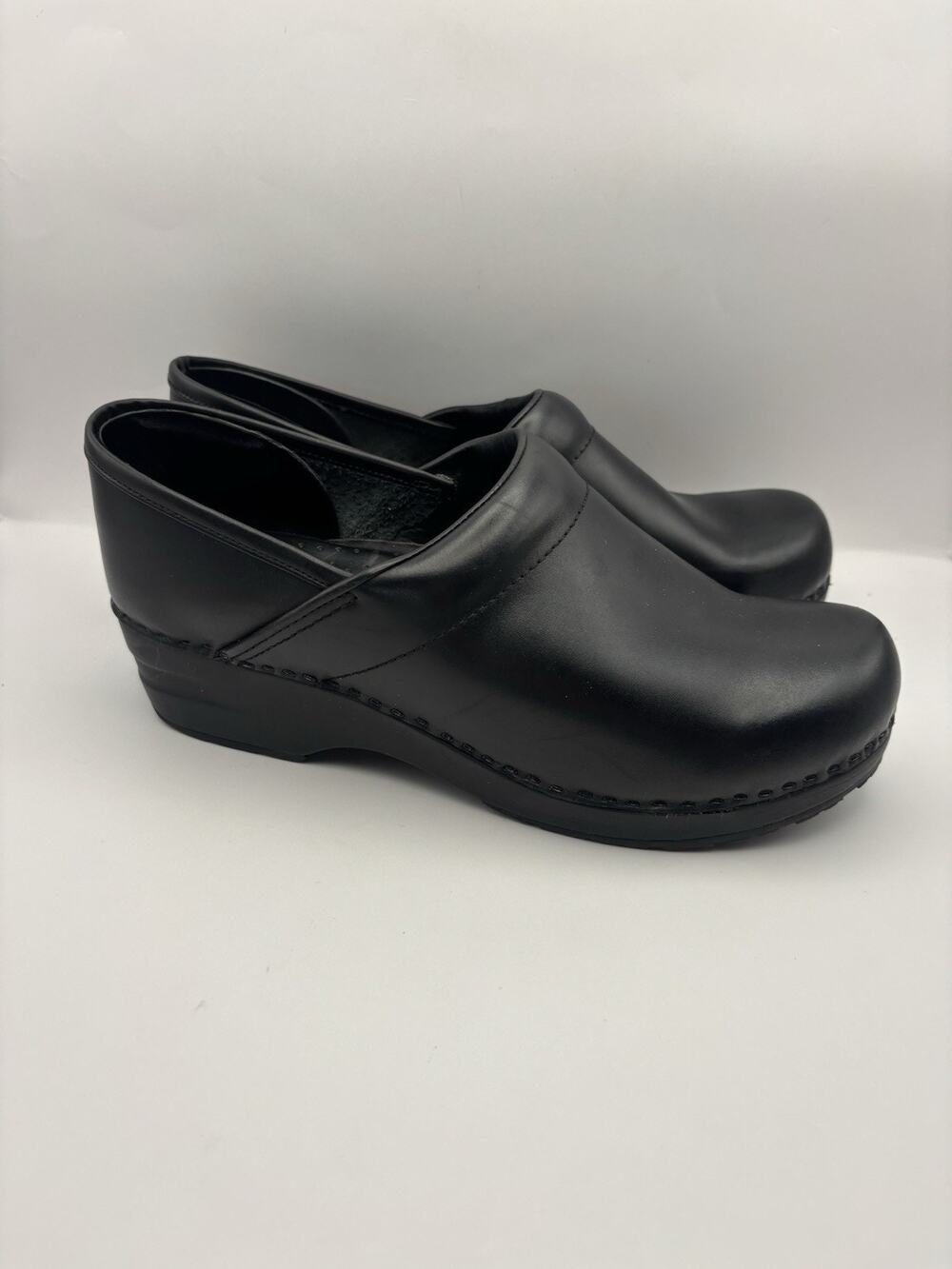 LL Bean Black Leather Clogs Women Size 9.5 - Picture 1 of 9